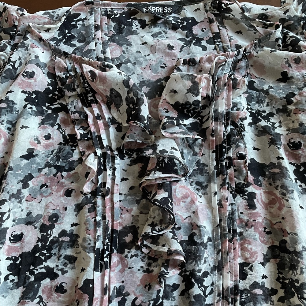 🤍 Express Floral Ruffle Blouse || Size Large - Picture 5 of 5